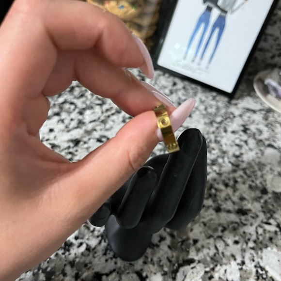 Woman’s rings - Picture 8 of 10